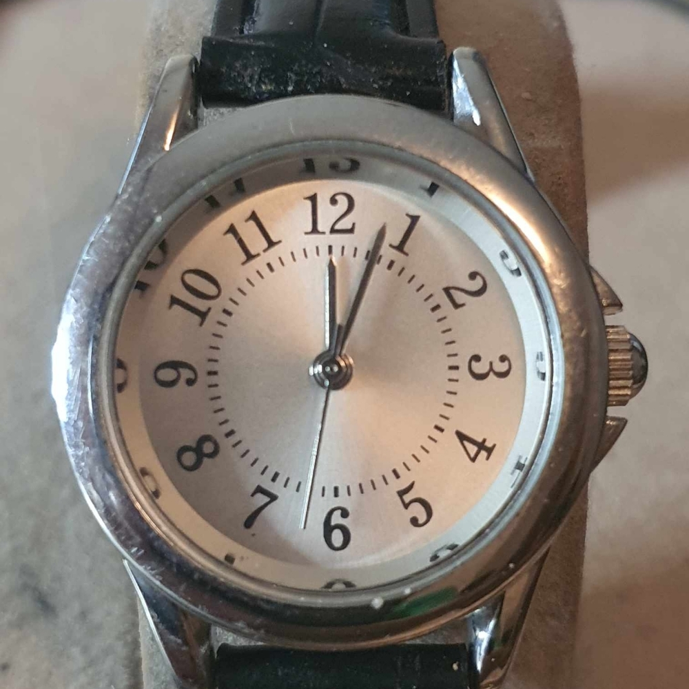 🦋10/$20🦋 FMDZR182 Silver/Black Leather Women's Watch